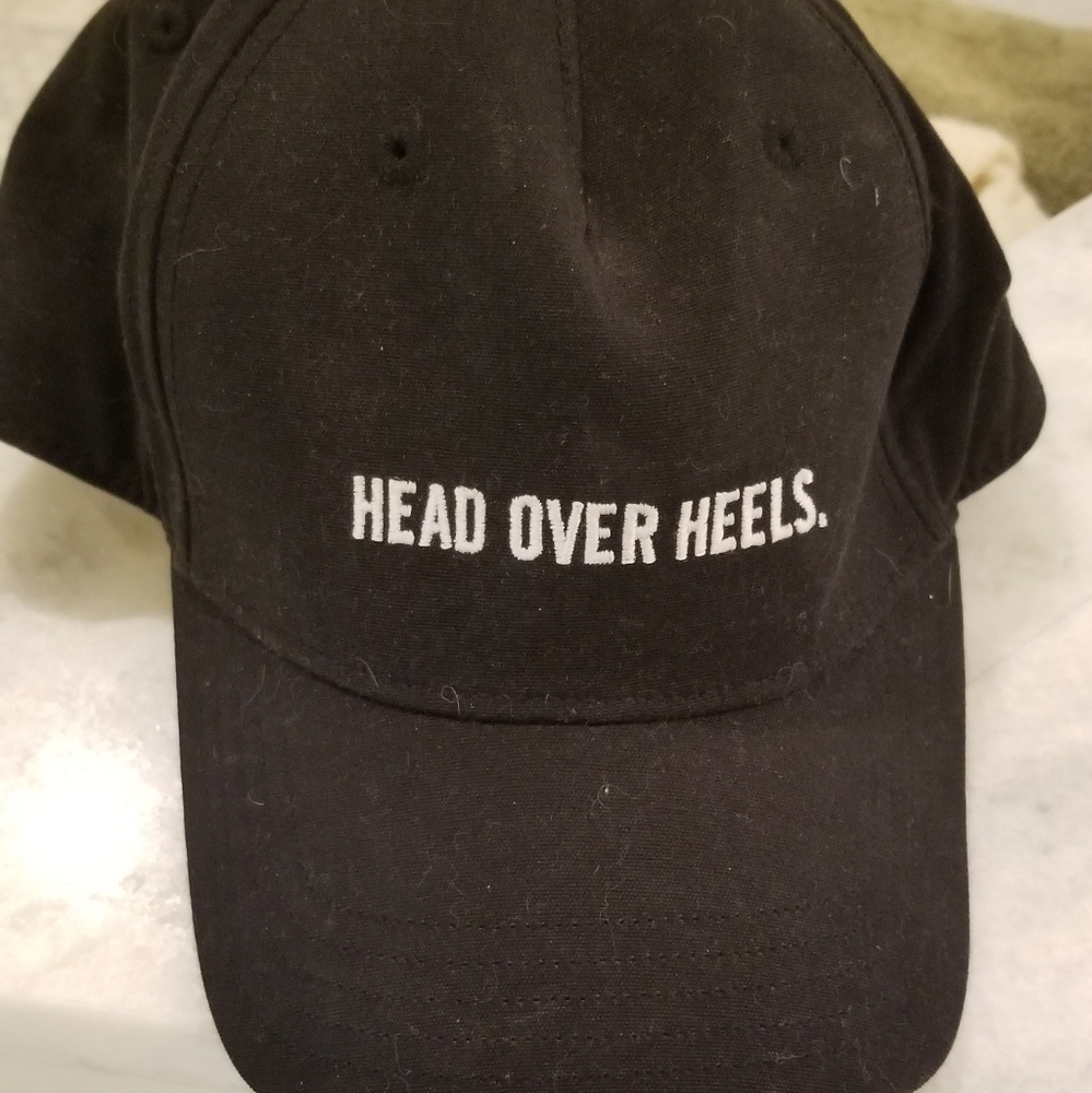 Head over Heels Kenneth Cole cap - Picture 1 of 7